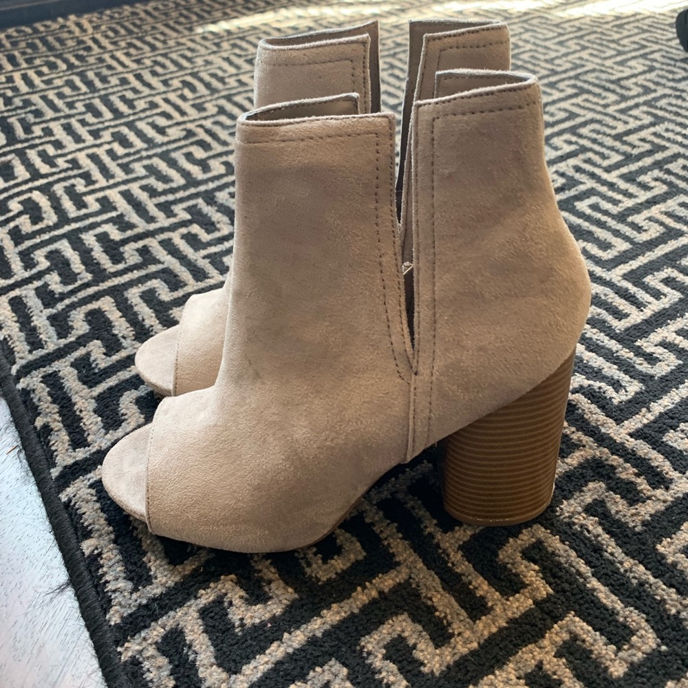 Size 7 Lucky Platforms